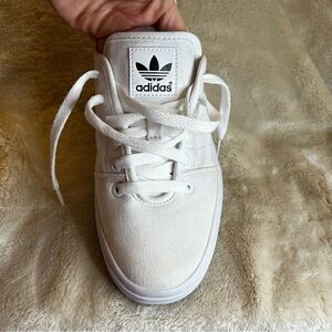 Adidas Womens 9.5 Adria Low White Canvas Shoe Old School Adidas Logo‎